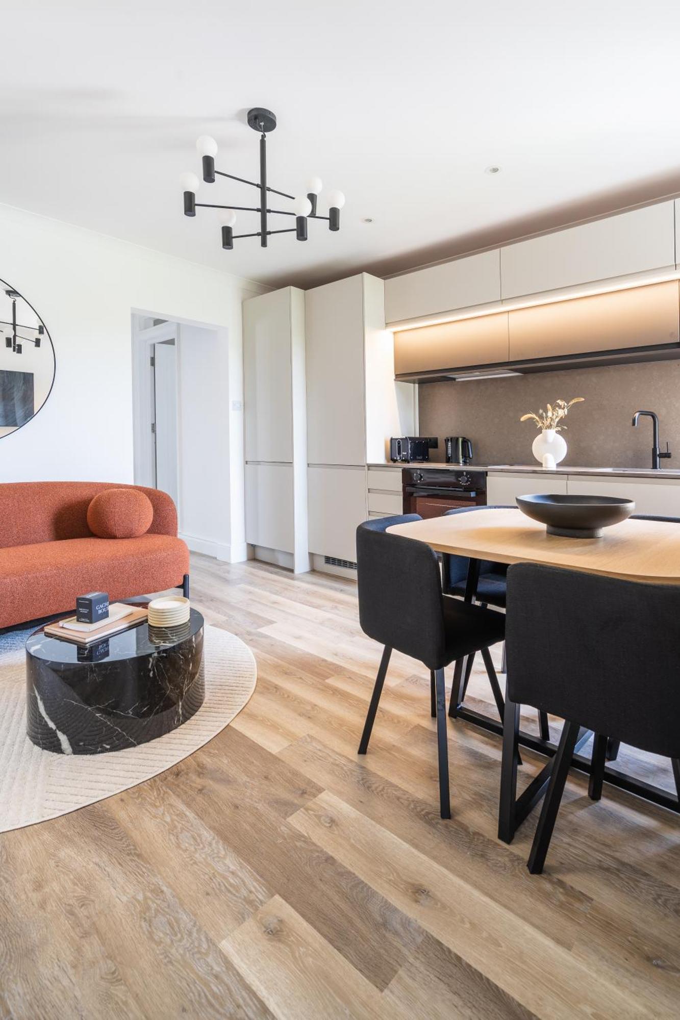 Newly Designed, 2Br Apt, 5Min From Northwood London Tube Station, Nato Hq, Ideal For Wembley, Warner Studio, Contractors Kültér fotó