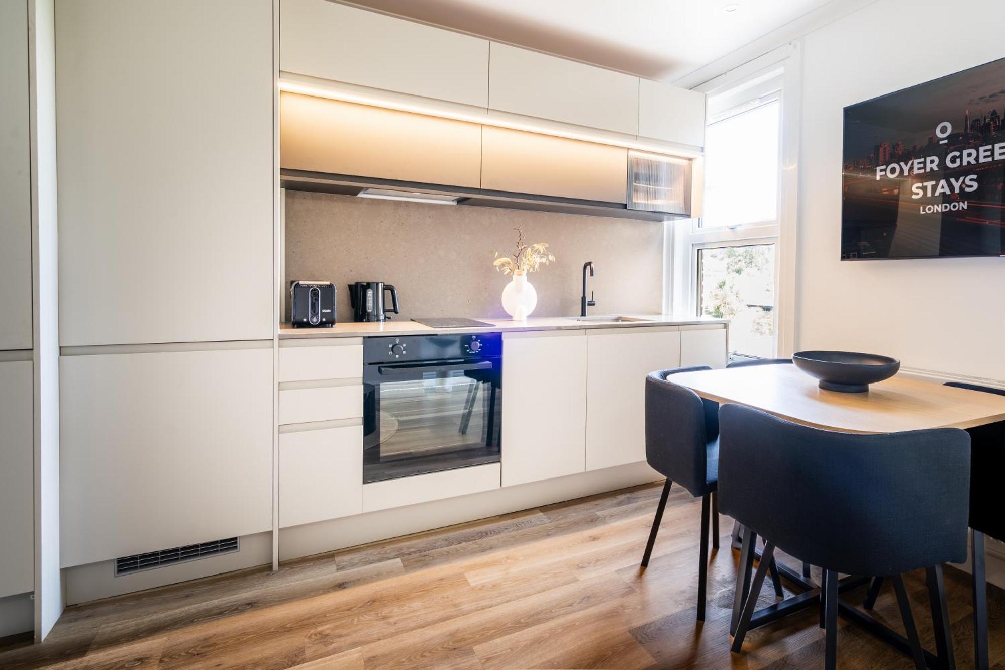 Newly Designed, 2Br Apt, 5Min From Northwood London Tube Station, Nato Hq, Ideal For Wembley, Warner Studio, Contractors Kültér fotó