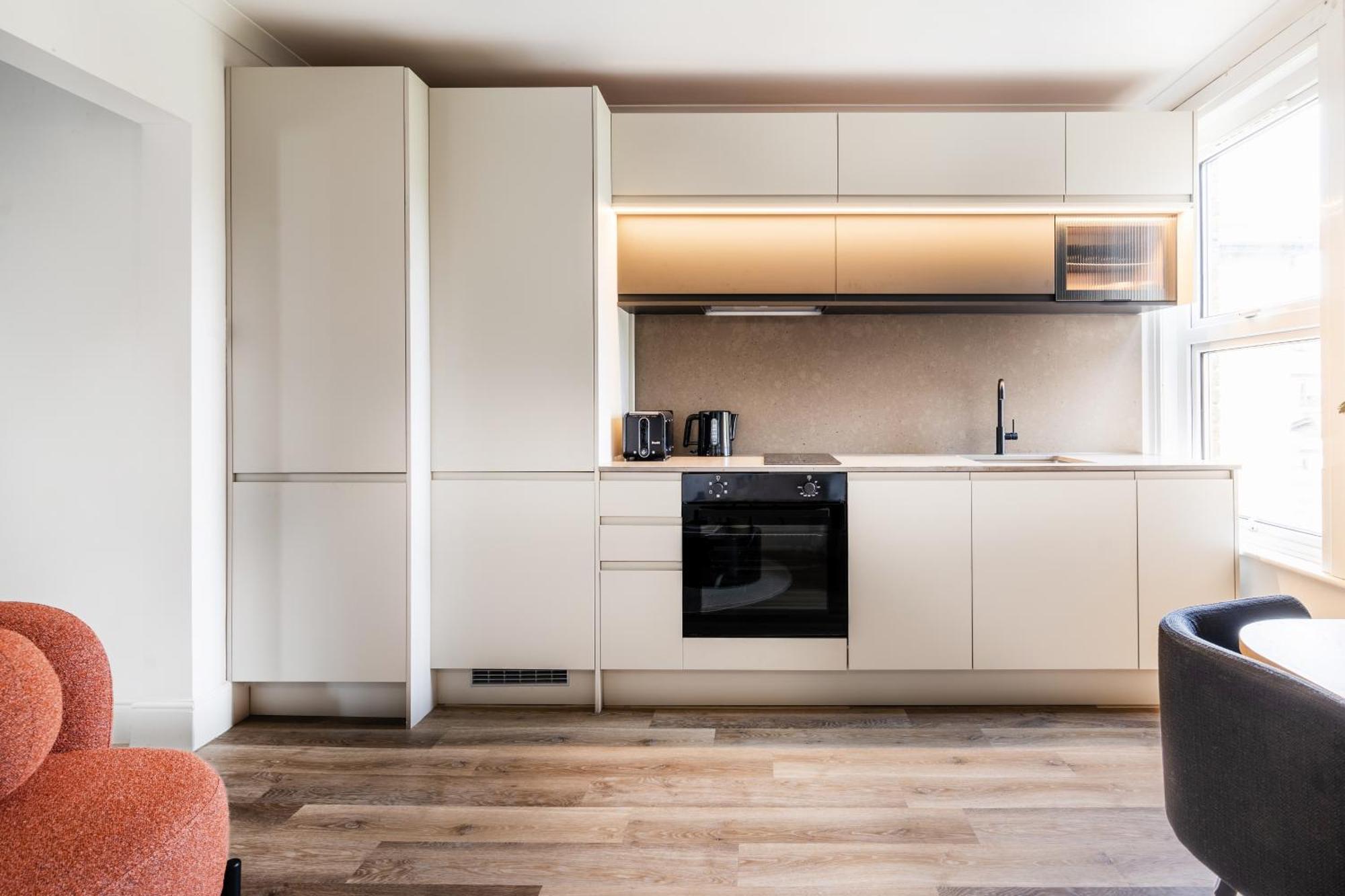 Newly Designed, 2Br Apt, 5Min From Northwood London Tube Station, Nato Hq, Ideal For Wembley, Warner Studio, Contractors Kültér fotó