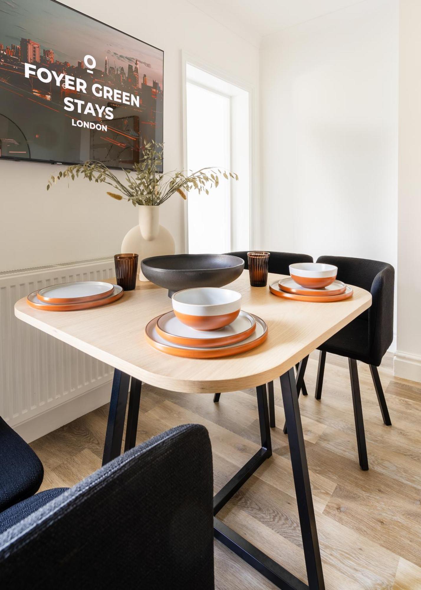 Newly Designed, 2Br Apt, 5Min From Northwood London Tube Station, Nato Hq, Ideal For Wembley, Warner Studio, Contractors Kültér fotó